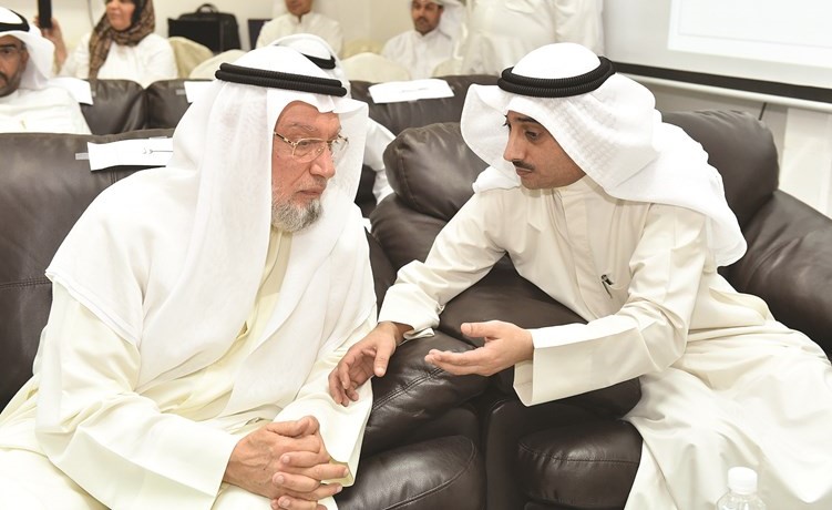 أحمد باقر خلال الندوة﻿