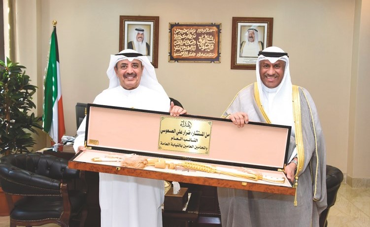المستشار ضرار العسعوسي مكرما محمد الزعبي ﻿