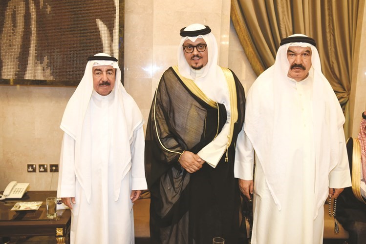 الشيخ حمد المالك مهنئا سلطان بن حثلين	 (أحمد علي) ﻿