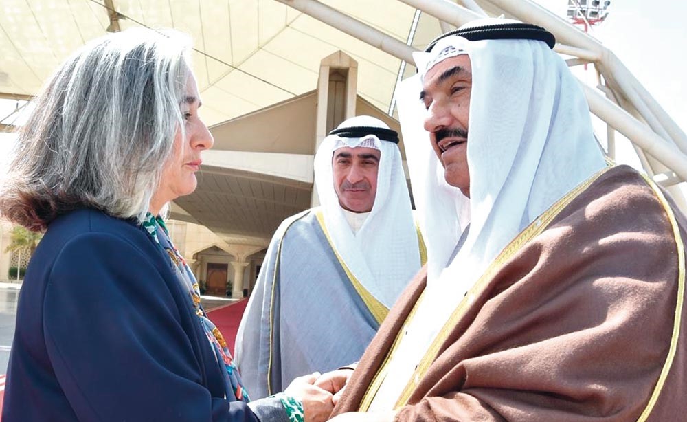 ممثل صاحب السمو الأمير الشيخ صباح الأحمد - سمو الشيخ ناصر المحمد مودعا السفيرة ماري ماسدبوي قبيل مغادرته إلى فرنسا