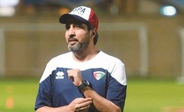 ثامر عناد  ﻿﻿يقود تدريبات الأزرق الليلة  ﻿﻿(محمد هاشم)﻿