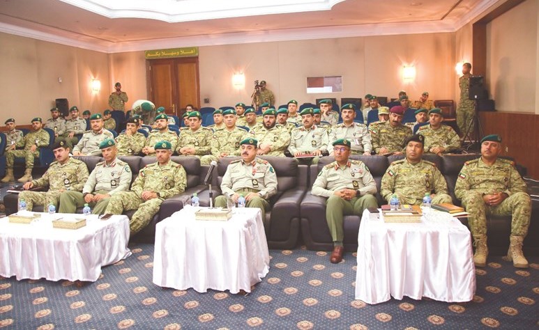 الفريق الركن هاشم الرفاعي وكبار القادة يتابعون خطة تدشين المشروع﻿