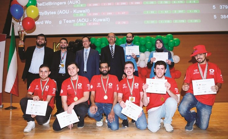 صورة تذكارية مع فريق كلية الكويت للعلوم والتكنولوجيا (KCST) بعد فوزه بالمركز الثاني﻿