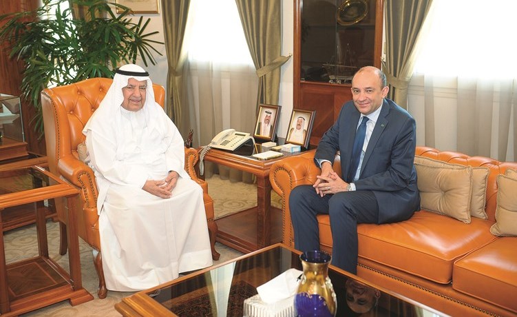 علي الغانم مستقبلا سفير موريتانيا في الكويت﻿