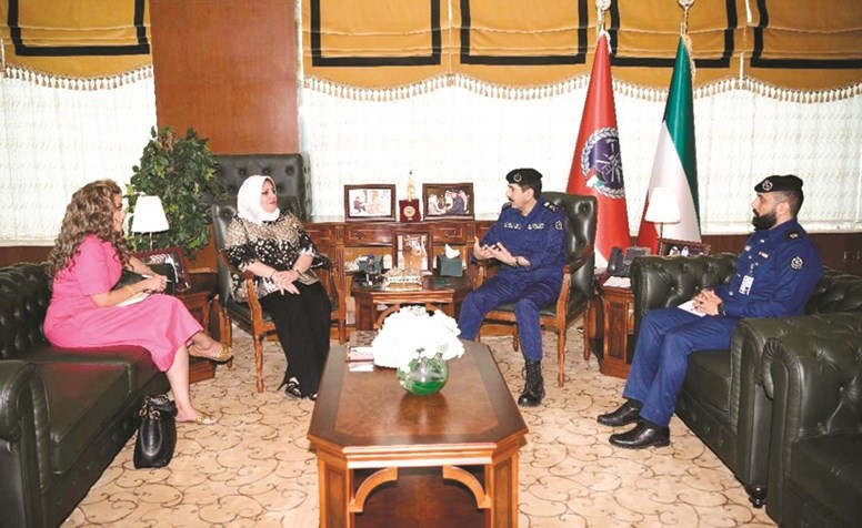 الفريق خالد المكراد خلال لقائه مع وجدان العقاب﻿