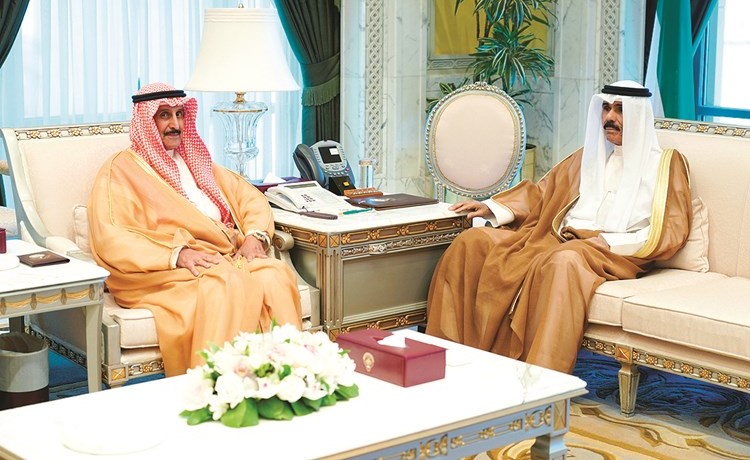سمو نائب الأمير وولي العهد الشيخ نواف الأحمد مستقبلا الشيخ د.إبراهيم الدعيج﻿