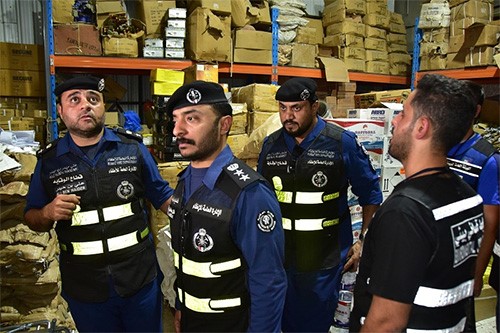 "الإطفاء" و "البيئة" شنتا حملة تفتيشية على منطقة شويخ الصناعية