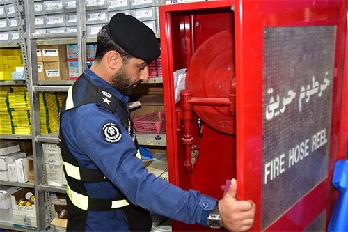 "الإطفاء" و "البيئة" شنتا حملة تفتيشية على منطقة شويخ الصناعية