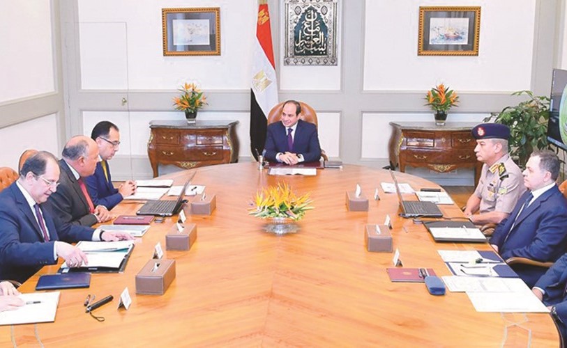 جانب من اجتماع الرئيس عبدالفتاح السيسي امس مع رئيس الوزراء ووزراء الدفاع والإنتاج الحربي والخارجية والداخلية ورئيس المخابرات العامة ورئيس هيئة الرقابة الإدارية﻿