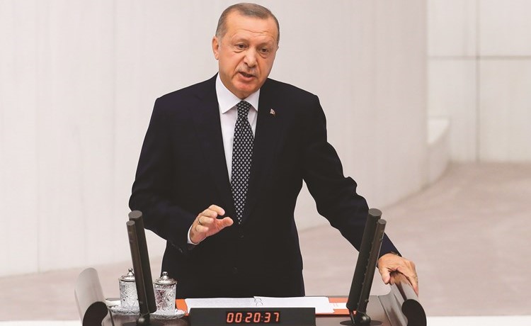 الرئيس التركي رجب طيب اردوغان متحدثا أمام الجلسة الافتتاحية للبرلمان أمس	(أ. ف پ)﻿