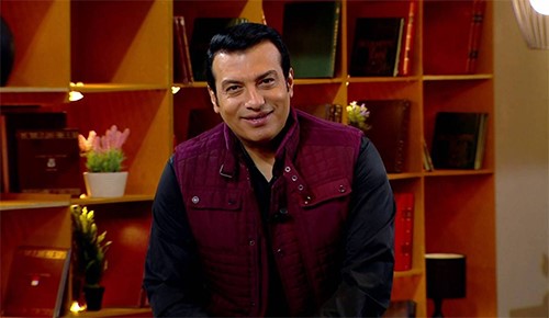 فيديو.. مشاجرة إيهاب توفيق مع مصوِّر بسبب قُبلة لميس الحديدي: دي تناحة ولا ايه