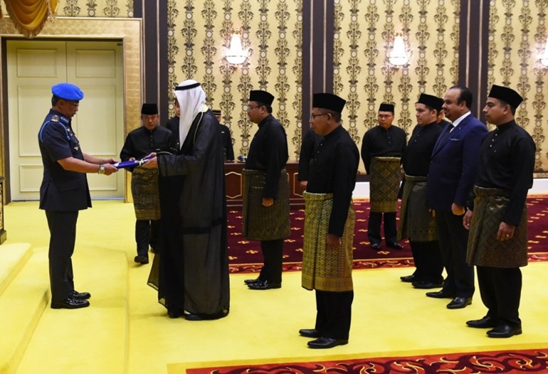 السفير بورحمه يسلم أوراق اعتماده لملك ماليزيا