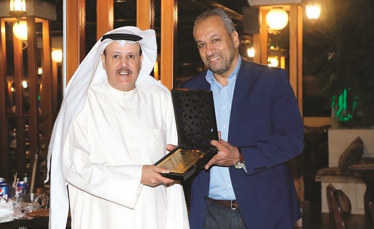 هملان الهملان مع رئيس الاتحاد الأردني لكرة اليد د.تيسير المنسي﻿