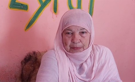 بالفيديو.. سبعينية سورية ترعى 55 طفلا من ذوي الاحتياجات في إدلب