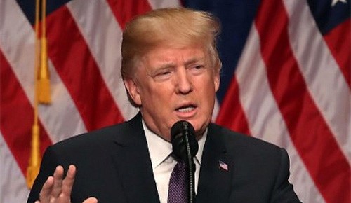 ترامب يعلّق دخول المهاجرين لبلاده دون تأمين صحي