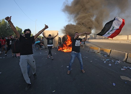 مئة قتيل وأكثر من أربعة آلاف جريح في احتجاجات العراق