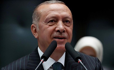 فيديو.. أردوغان يتعرض لموقف طريف خلال خطاب له بأنقرة