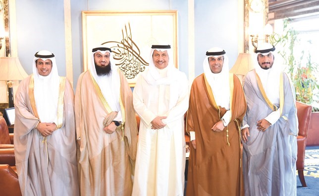 سمو الشيخ جابر المبارك خلال استقباله د. خالد الفاضل وم. خالد الديين وم. مطلق العتيبي وأحمد الرشيدي﻿