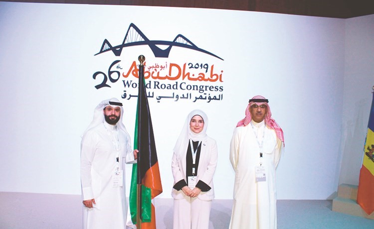 الوزيرة د.جنان بوشهري خلال مشاركتها في المؤتمر الدولي للطرق﻿