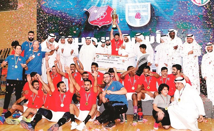 الشيخ فهد الناصر وخالد الغانم يتوجان الكويت بكأس البطولة	(متين غوزال) ﻿
