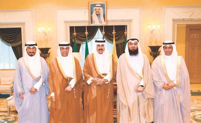 سمو نائب الأمير مستقبلا د.خالد الفاضل وم.خالد الديين وم.مطلق العتيبي وأحمد الرشيدي ﻿