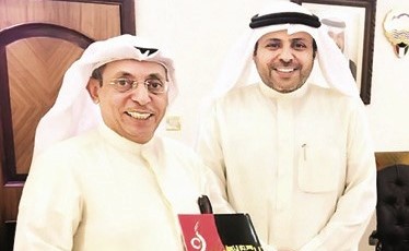وزير الإعلام والشباب محمد الجبري مع مؤسس المهرجان جمال اللهو﻿