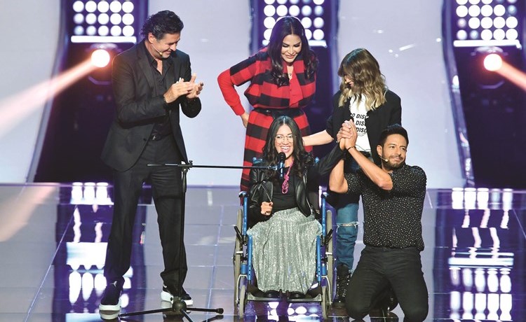 وئام رضوان تتوسط لجنة تحكيم The Voice﻿