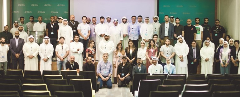 المبادرون وأصحاب الأفكار المبتكرة خلال اللقاء التنويري﻿
