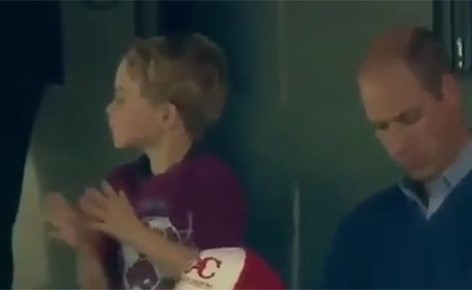 بالفيديو.. الأمير جورج متحمساً بعفوية خلال تشجيعه "آستون فيلا"