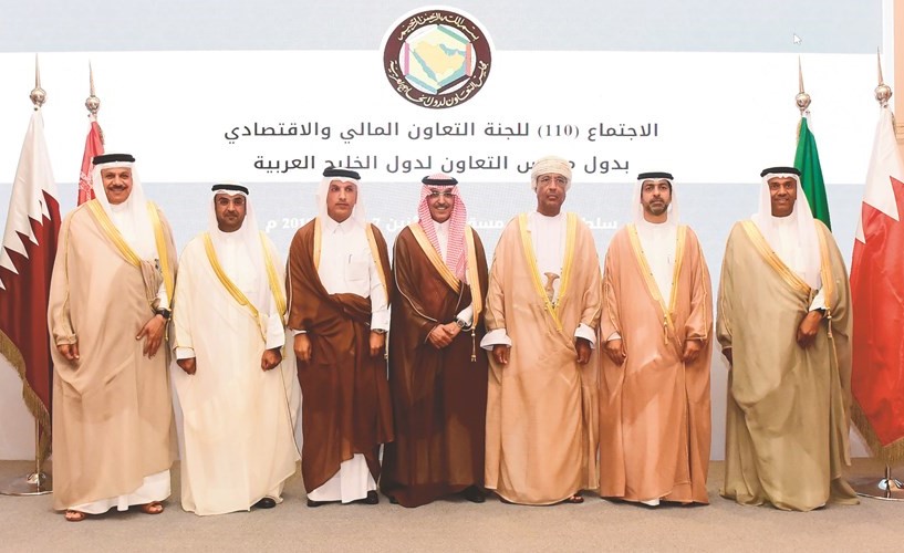 د.نايف الحجرف في لقطة جماعية مع وزراء المال والاقتصاد في دول الخليج﻿