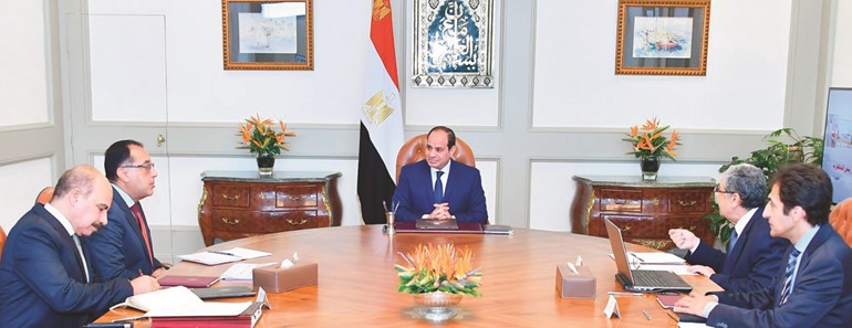 جانب من اجتماع الرئيس عبد الفتاح السيسي مع رئيس الوزراء ووزير الكهرباء والطاقة المتجددة﻿