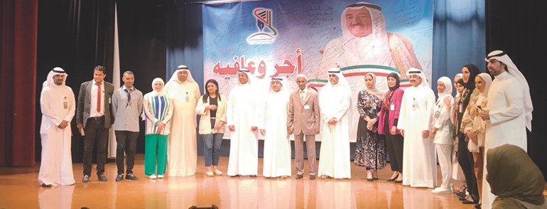 د.عبدالمحسن الحويلة وسند المطيري مع عدد من مسؤولي إدارة التعليم الخاص﻿