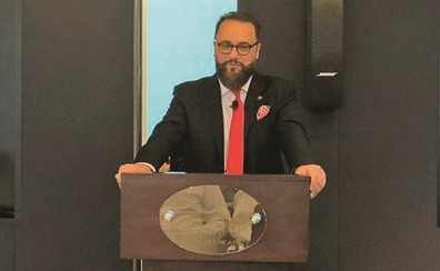 سامي شريف متحدثا﻿