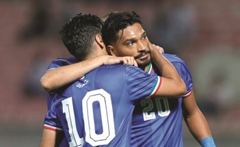 رسائل مهمة إلى «الأزرق»