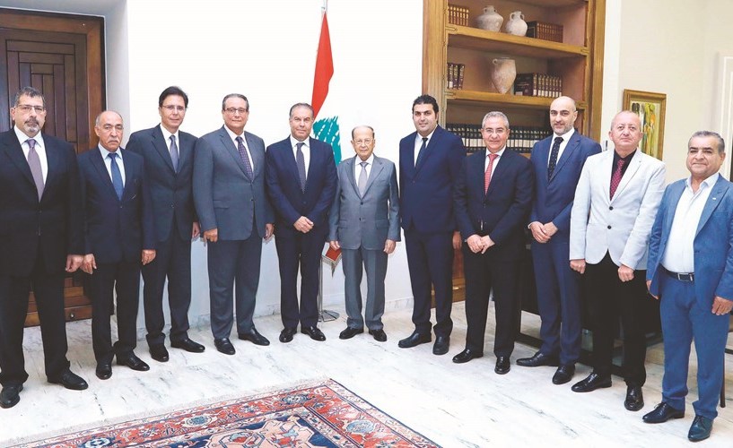 الرئيس العماد ميشال عون مستقبلا وفدا من نقابة الصرافين في لبنان برئاسة محمود مراد في بعبدا (محمود الطويل)﻿
