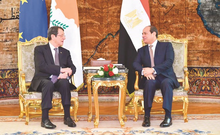 الرئيس عبد الفتاح السيسي مستقبلا الرئيس القبرصينيكوس أناستاسيادس﻿