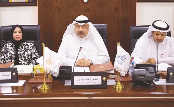 د.خالد مهدي متحدثا خلال الورشة﻿