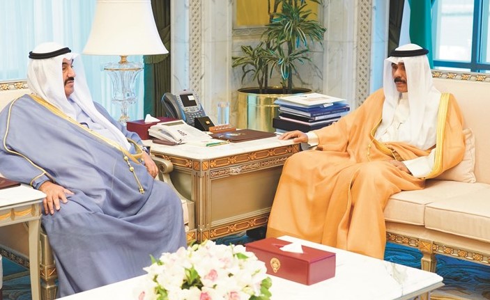 سمو نائب الأمير وولي العهد الشيخ نواف الأحمد مستقبلا سمو الشيخ ناصر المحمد﻿