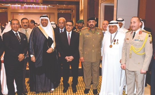 اللواء محمد الخضر والسفير طارق القوني والقائم بالأعمال البحريني محمد السبت والعميد يحيى الصمدي وعبد الله المقلد والزميل حسام فتحي ﻿