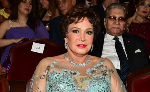 بالفيديو.. لبلبة تتعرض لموقف محرج في حفل مهرجان الإسكندرية السينمائي
