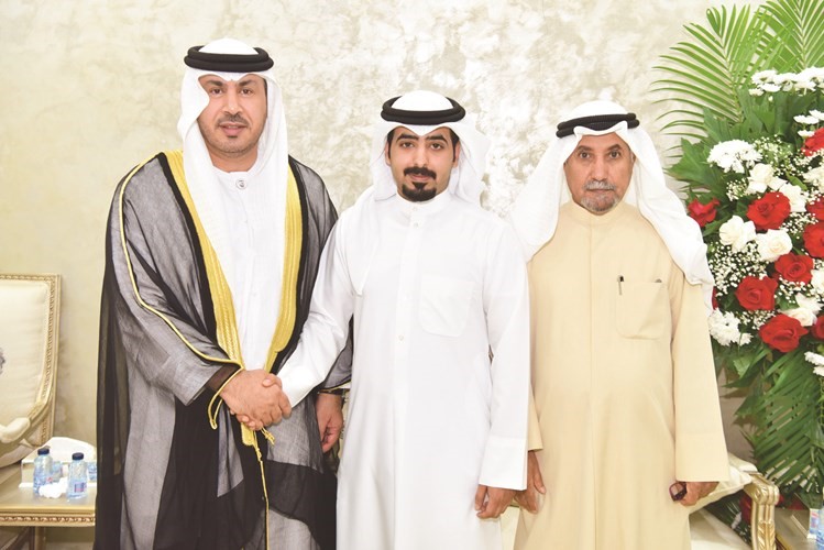 السفير الإماراتي صقر الريسي مباركا﻿