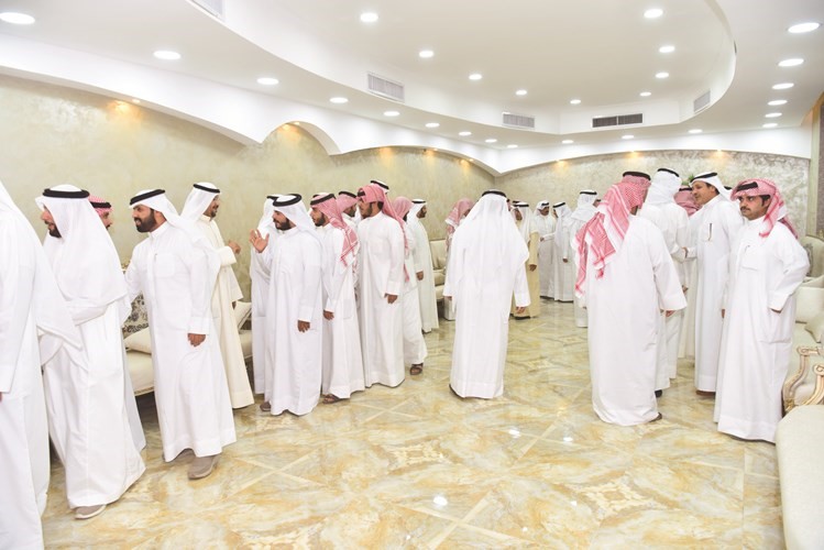 جمع من المهنئين بمناسبة تخرج المهندس سعد بن شليويح﻿