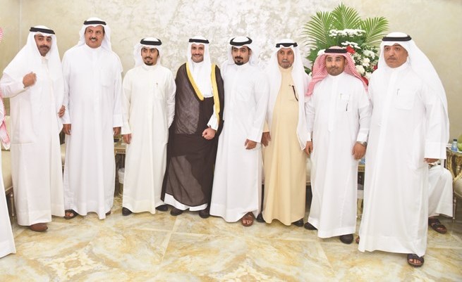 الشيخ عبدالله ناصر صباح الأحمد متوسطا عبدالرحمن ونايف ومسفر وم.سعد وهيف ومنصور وخالد بن شليويح﻿