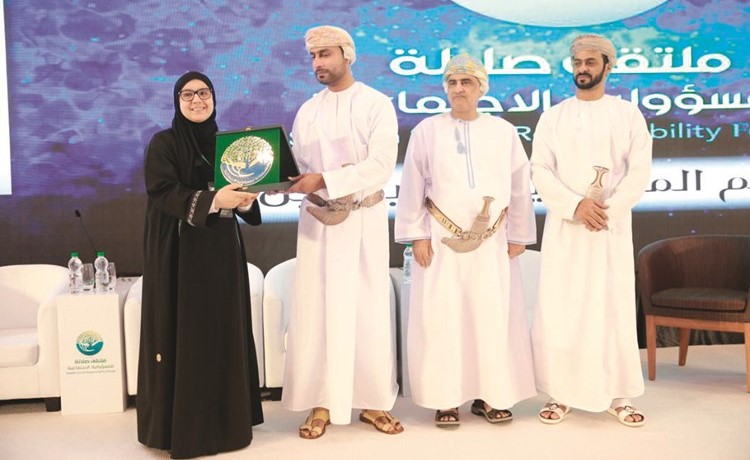 تكريم د.عروب الرفاعي خلال الملتقى﻿