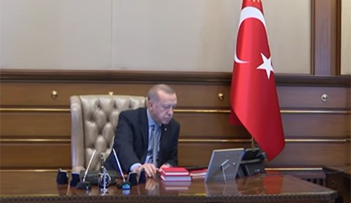 بالفيديو.. لحظة إعطاء أردوغان أوامر إطلاق العملية العسكرية شمال سوريا