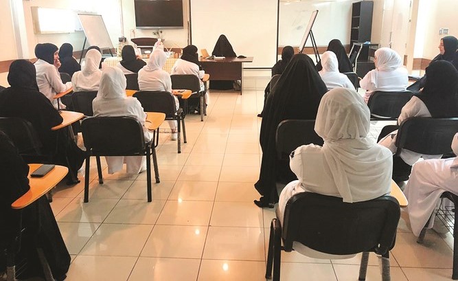 محاضرة لاحدى واعظات صندوق اعانة المرضى﻿