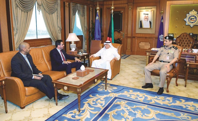 وزير الداخلية يستقبل عمر عودة بحضور االلواء حقوقي فراج الزعبي﻿