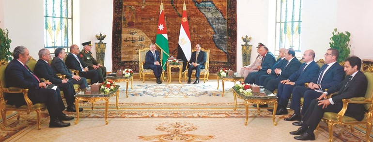 جانب من جلسة المباحثات الثنائية التي عقدها الرئيس عبدالفتاح السيسي مع العاهل الأردني الملك عبدالله الثاني (بترا)﻿