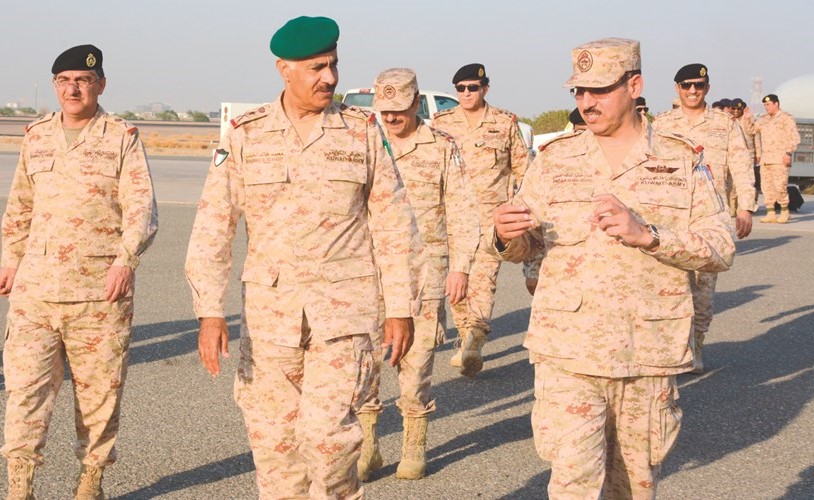الفريق الركن محمد الخضر لدى عودته إلى البلاد﻿
