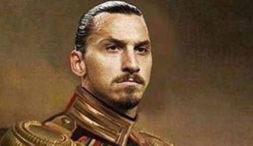 بالفيديو.. الآلاف يشاهدون إزالة الستار عن تمثال زلاتان إبراهيموفيتش